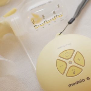 Máy hút sữa Medela Swing Maxi được đóng nguyên hộp