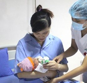 Từ 1/7: Tăng mức trợ cấp thai sản thêm 7,4%