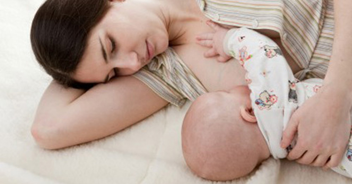 Mẹ bị căng tức sữa sau sinh